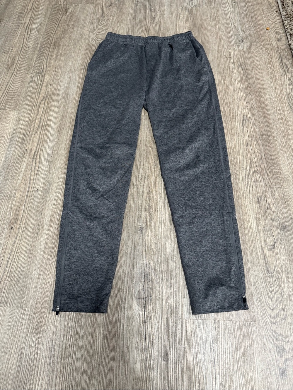 Vuori Men's Sunday Performance Jogger - Charcoal Heather Size Small Excellent